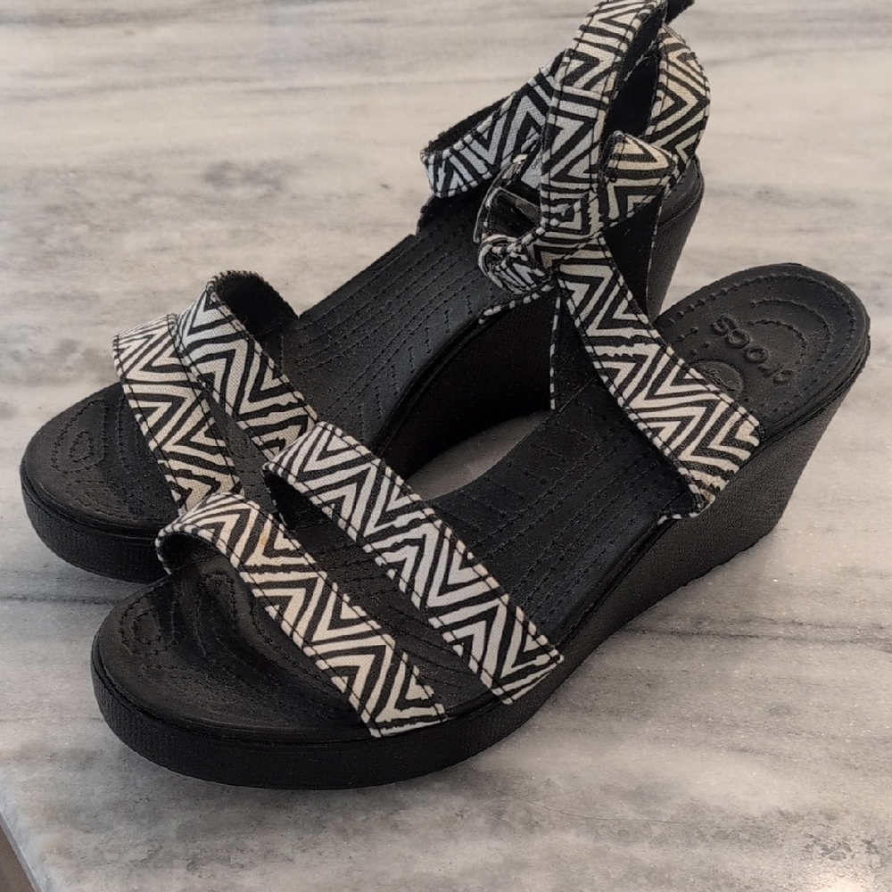 CROCS Women's Black and White Patterned Wedges